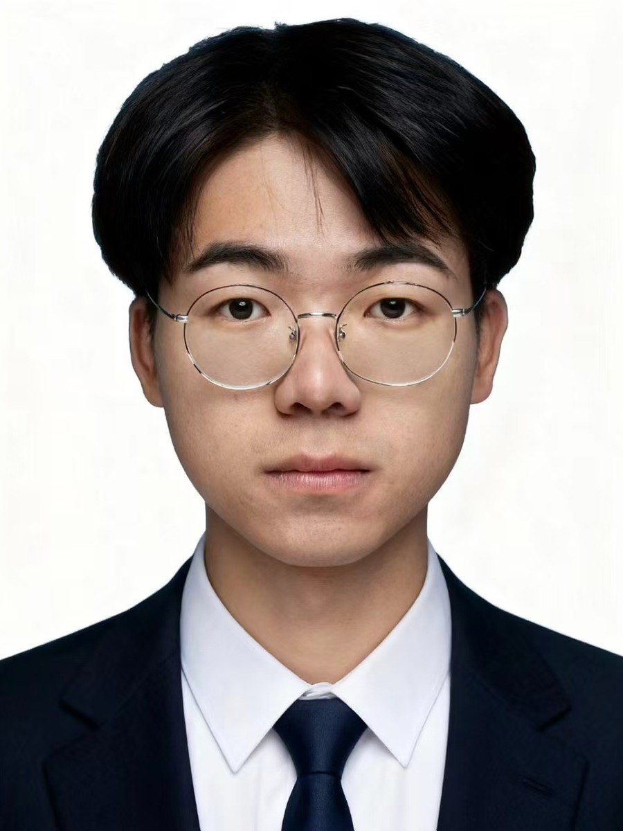 Rui Tang headshot